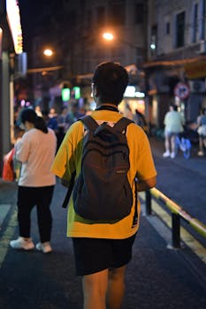 邹韬奋接手《生活》周刊；从小刊物到舆论先锋；发行量显著增长。