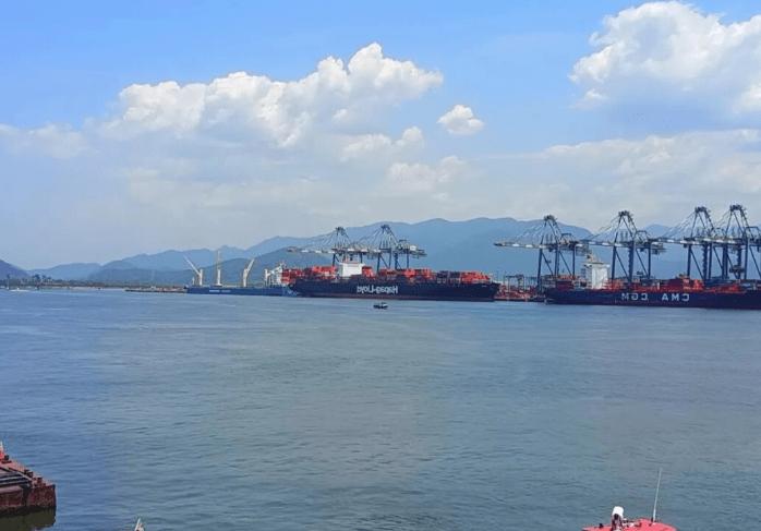  美国驻圣保罗总领事公开表态，巴西桑托斯港竞标引发关注。 新闻