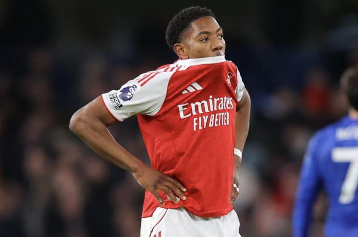  阿森纳面临阵容优化压力；刘易斯-斯凯利夏季前景引发多方讨论；家庭自主决策模式备受瞩目。 体育新闻