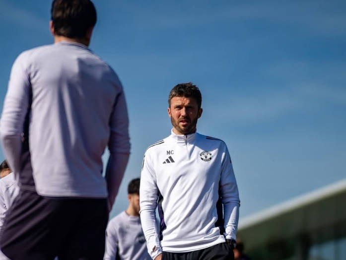  红魔拥趸：曼联都柏林集训的战术重塑之路 体育新闻