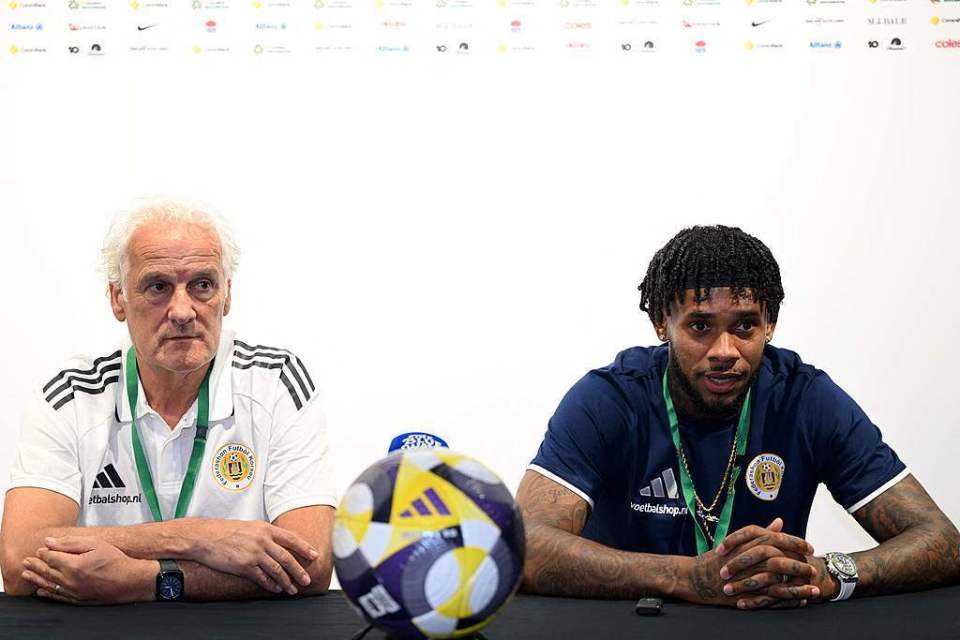  绿茵哲学与战术重构：邵佳一的国足首秀与“无友谊赛”意志 体育新闻