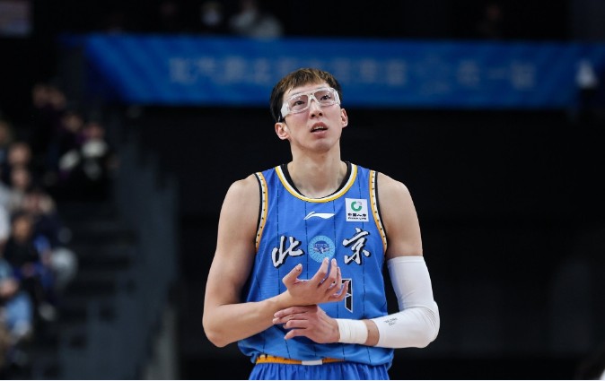  技术解码：22-0攻势波背后的战术裂变与轮换逻辑 体育新闻