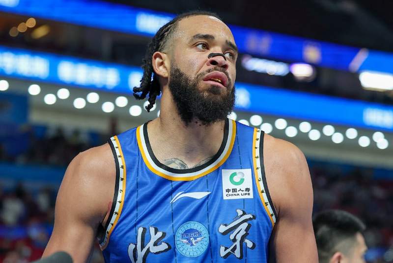  技术解码：22-0攻势波背后的战术裂变与轮换逻辑 体育新闻