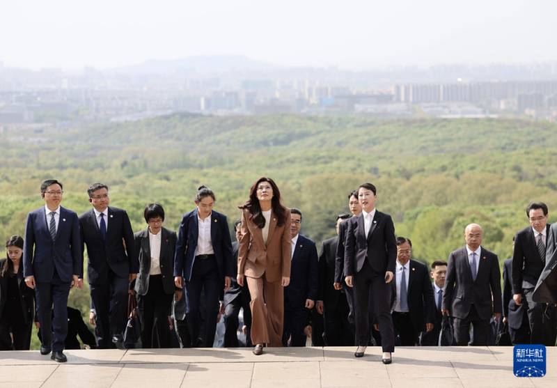  从中山陵到“九二共识”：三次跨越见证两岸关系演进史 新闻