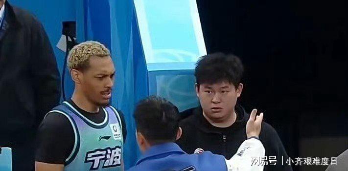  热血与遗憾交织的夜晚：那些CBA赛场上的逆转人生 体育新闻