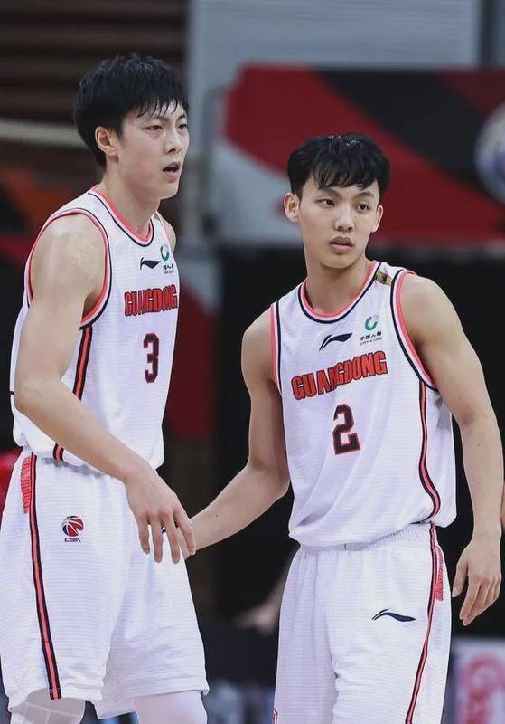  【深度解析】徐昕爆发背后的技术密码：从广东边缘人到广州核心的内线进化论 体育新闻