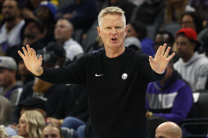  【战术显微镜】库里归来背后的博弈玄机：火箭VS勇士的三重博弈深度解析 体育新闻