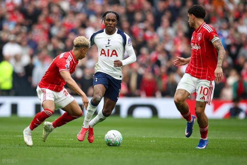  十二年的轮回：热刺为何再次站在悬崖边缘，那支铁军何时才能归来 体育新闻